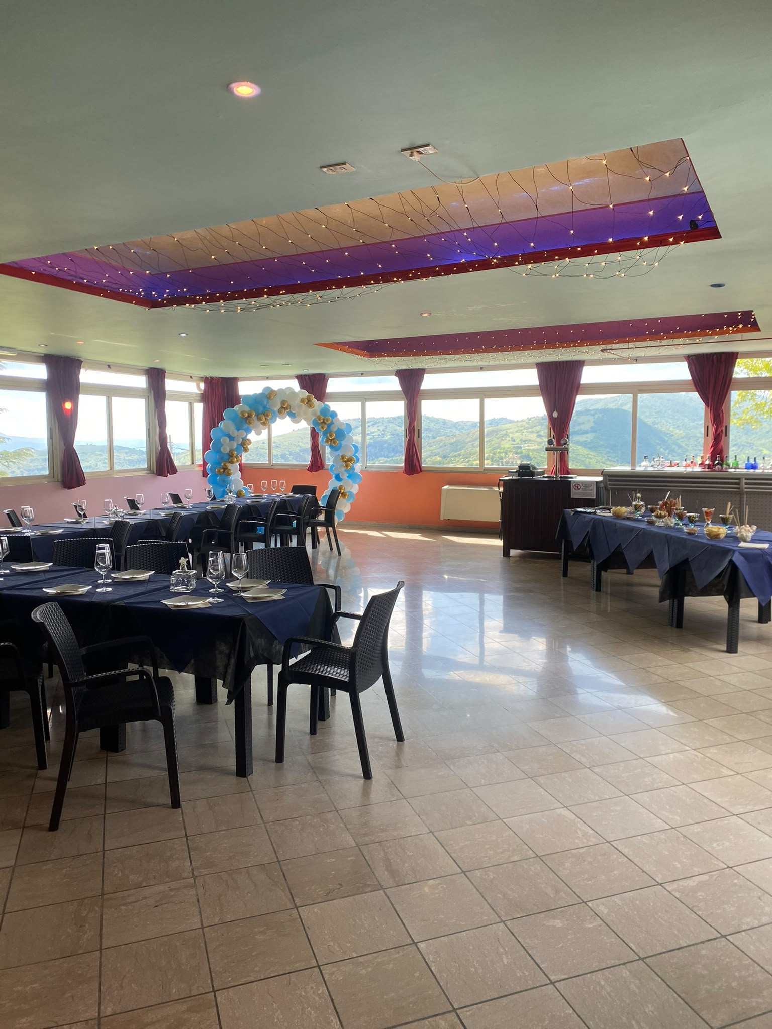 La sala interna del Rifugio